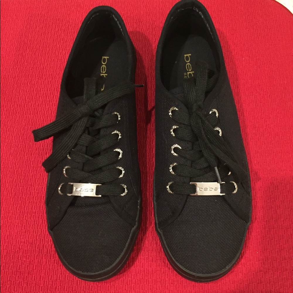 Bebe Women’s size 7 1/2 med black shoes.